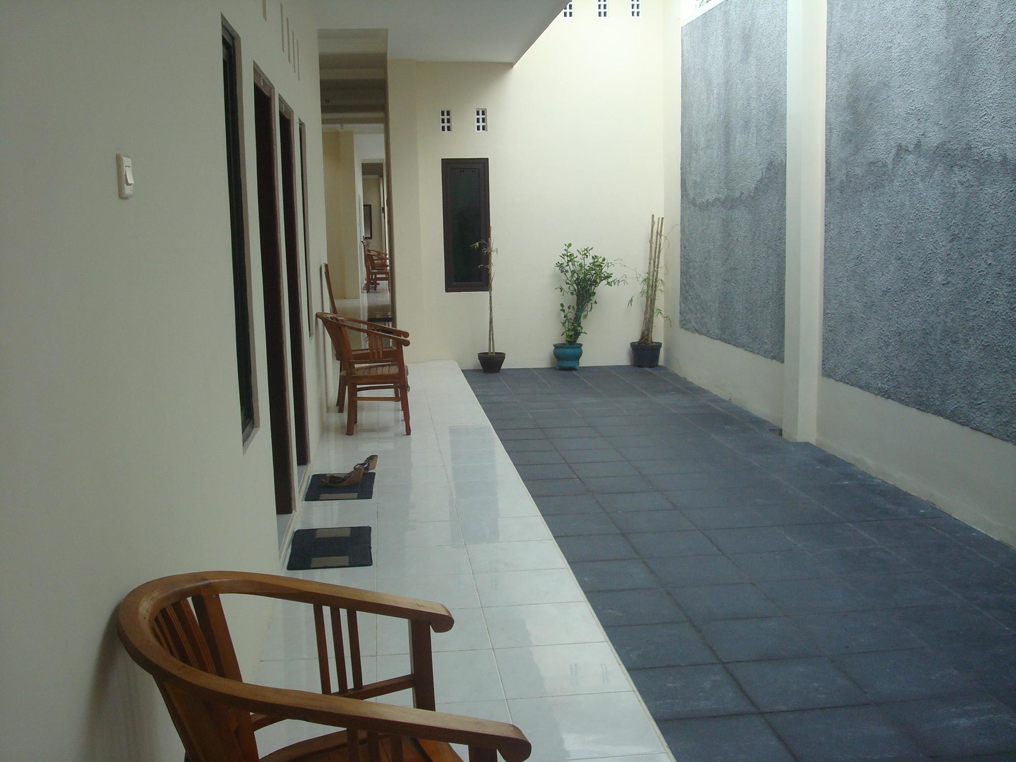 Spot On 2419 Rumah Nugraha Hotel Syariah Yogyakarta Exterior foto