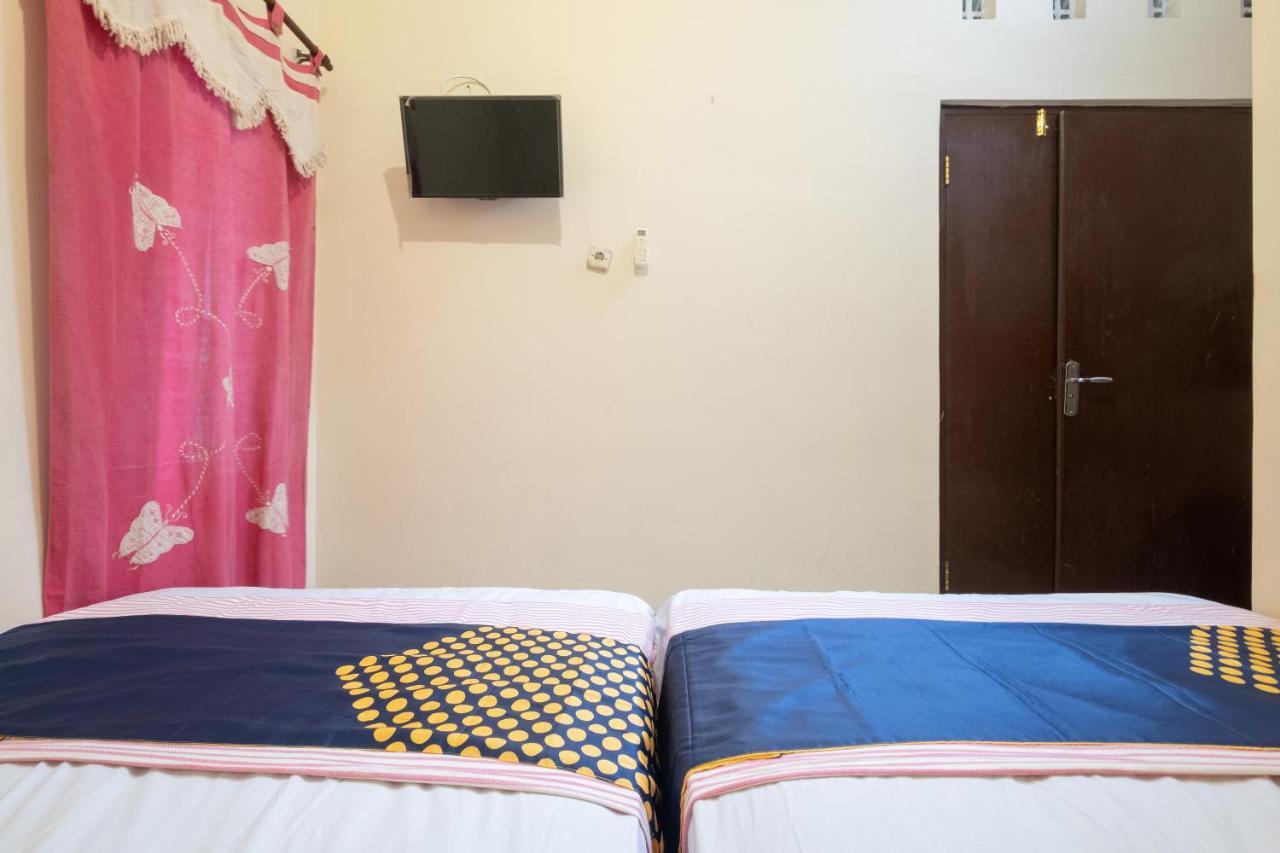 Spot On 2419 Rumah Nugraha Hotel Syariah Yogyakarta Exterior foto